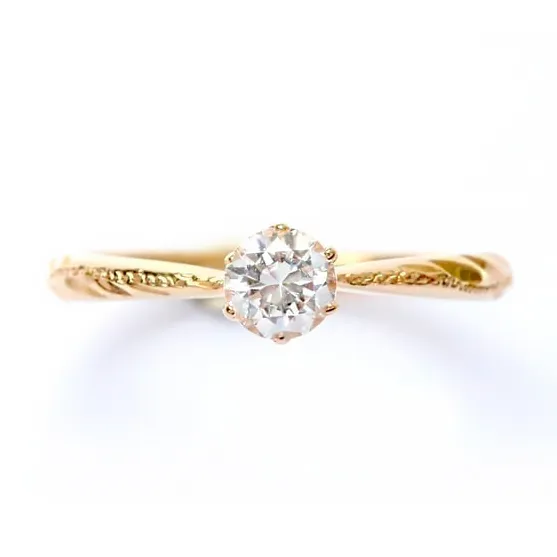 Alohi −輝かしい−婚約指輪/エンゲージリングのアップ画像