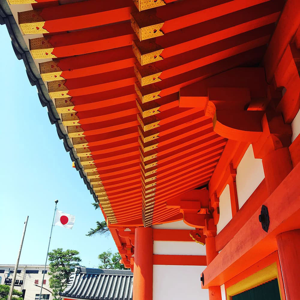 神社の屋根の写真